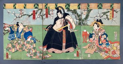 trois femmes vêtues de kimonos, assises dans un champ recouvert d'herbe