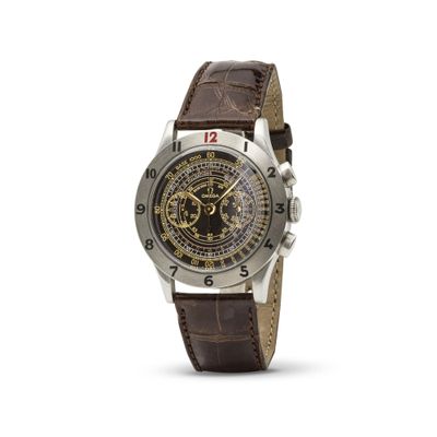 gros plan d'une montre sur fond blanc