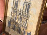 une photo d'une photo d'un bâtiment dans un cadre photo