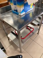 Table en inox (manque un patin).