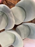 Lot de 4 chaises vertes pieds dorés en daim de marque SKLUM … (photo 2)