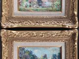 deux tableaux représentant des arbres, dans des cadres dorés, accrochés au mur