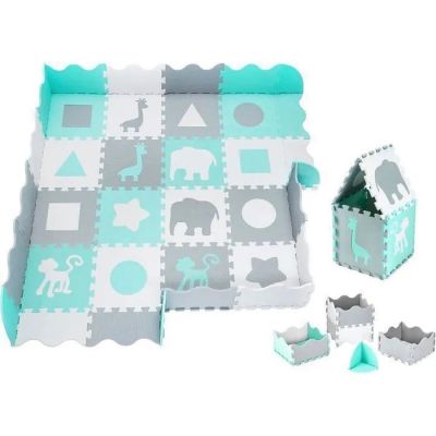 un tapis d'éveil pour bébé avec des jouets dessus et une maisonnette