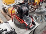 une machine posée sur une table