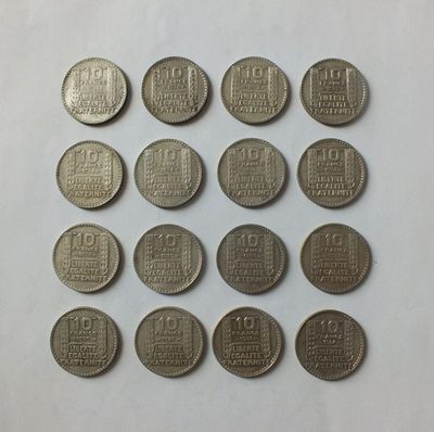 a close up of a bunch of coins sitting on top of a table