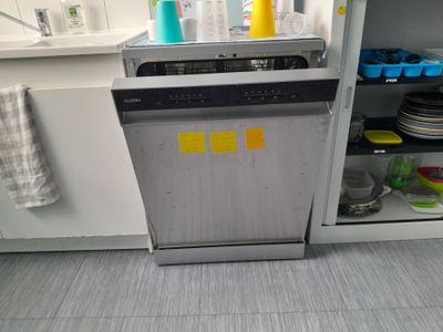 1 lave-vaisselle VALBERG. Etat : mauvais