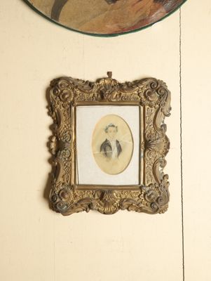 une photo d'une photo d'un homme et d'une femme