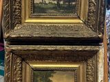 deux tableaux encadrés représentant un paysage, posés sur une étagère dans un magasin