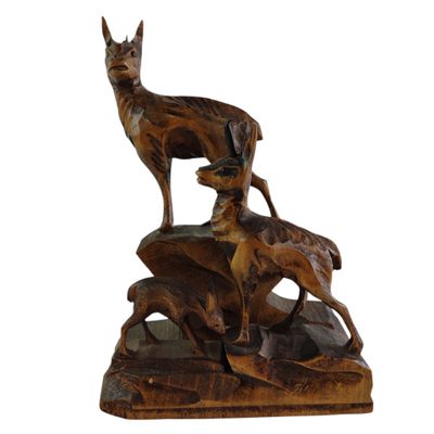 Dans le goût de la Forêt Noire, groupe en bois sculpté, "Fam…