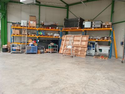 10 travées de racks - A VIDER PREVOIR CHARIOT - VENDU SUR DE…