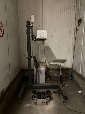 a machine that is sitting in the middle of a room