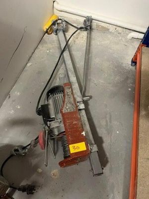 an image of a room that has a machine on the floor