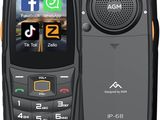 un téléphone portable noir sur l'écran duquel apparaît l'icône de l'application Facebook