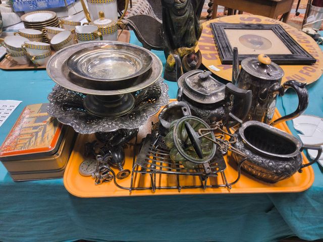 Lot d’objets en métal argenté 