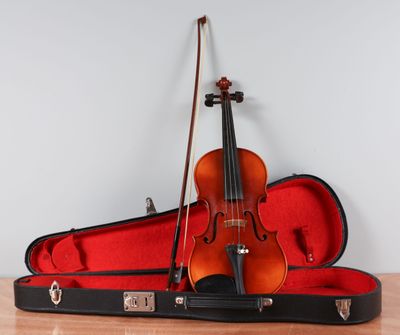 Violon portant une étiquette Antonius Stradivarius. Cremonse…
