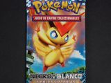 un gros plan sur un paquet de cartes Pokémon posé sur une table