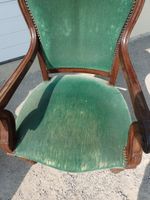 Paire de fauteuils en bois sculpté. (photo 2)