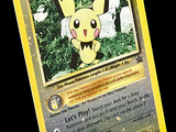 une carte Pokémon sur laquelle figure une image de Pikachu