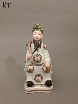 Sujet en porcelaine polychrome figurant un dignitaire Chinoi…