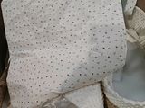 un sac blanc qui se trouve dans une boîte