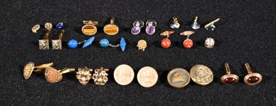 de nombreux modèles de montres-bracelets et de bagues-bracelets