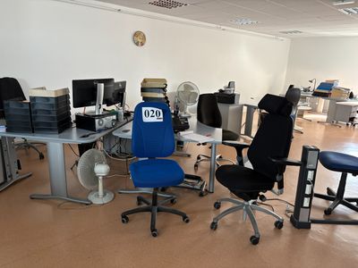 EXT - Contenu de l'OPEN SPACE dont : 6 bureaux d'angle, plat…