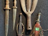 les nombreux types d'outils qui se trouvent sur la table