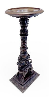 INDE. SELLETTE en bois exotique sculpté d'une chimère surmon…