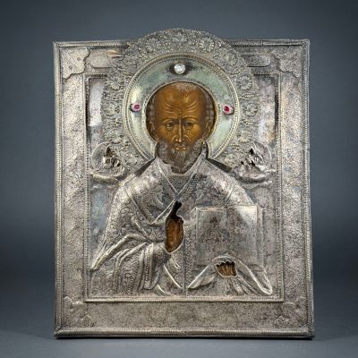 an image of a silver metal plaque with a picture of a man