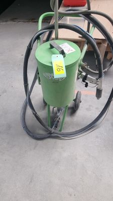 a green machine that is sitting on the ground