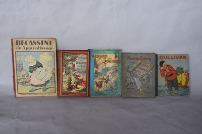 plusieurs livres pour enfants sont alignés sur une surface blanche