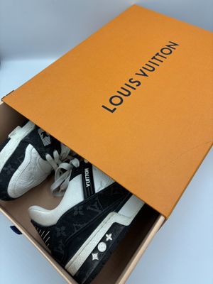 Baskets Louis Vuitton noires et blanches dans leur boîte