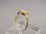 bague plaquée or jaune avec une pierre d'opalite au centre