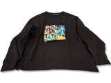 un sweat-shirt noir avec un logo coloré sur le devant