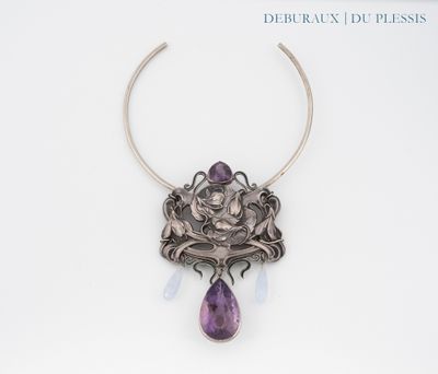 collier composé de perles d'améthorate, d'améthorate et d'améthorate