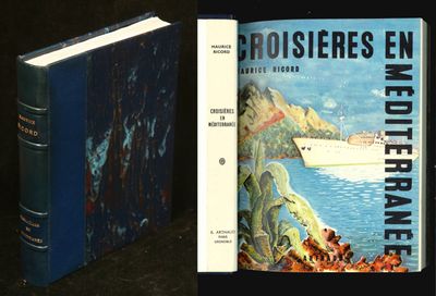 deux livres posés côte à côte sur une table