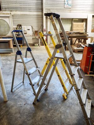 many ladders that are sitting in a room