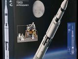 La maquette Lego « NASA Apollo Saturn V » est dans sa boîte