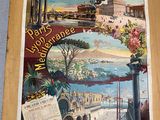 une photo d'une photo de Paris accrochée au mur