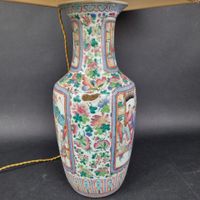 Vase de forme balustre en porcelaine émaillé polychrome à dé… (photo 3)