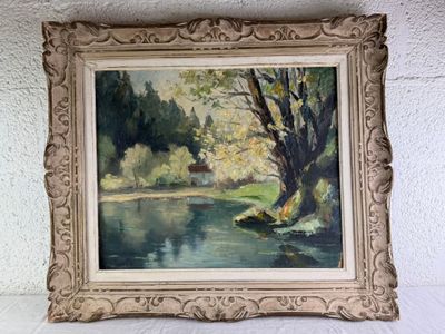 l'image d'une peinture représentant une rivière avec des arbres en arrière-plan