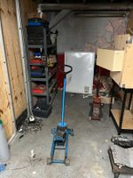 Sur désignation à 69100 VILLEURBANNE: 2 Crics de levage, pet…