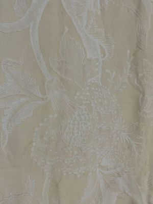 une image montrant un gros plan d'un papier peint à motifs floraux