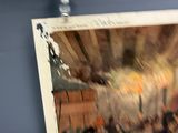 une photo d'une photo accrochée au mur