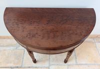 Table de jeux demi-lune reposant sur quatre pieds torsadés (photo 3)