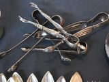 many spoons and spoon spoons on a table