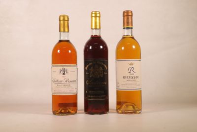 trois bouteilles de vin posées l'une à côté de l'autre sur une table