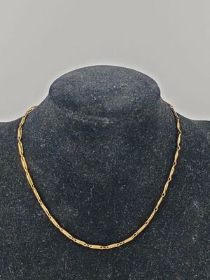 a gold chain necklace on a mannequin mannequin mannequin mannequin mannequin mannequin mannequin mannequin manne