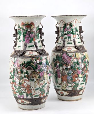 CHINE, Nankin. Paire de vases en porcelaine à décor de guerr…