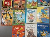 de nombreux livres pour enfants qui se trouvent sur la table